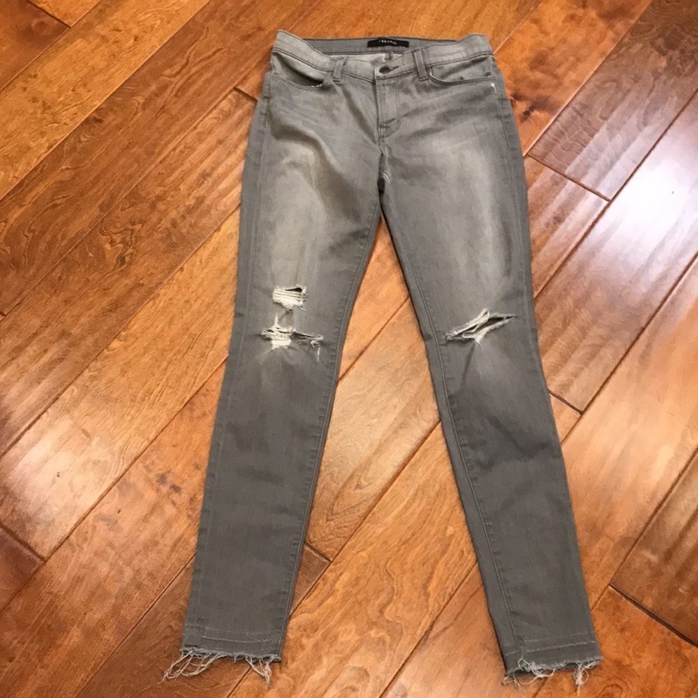 J Brand Super Skinny ”Cliché” Light Gray Denim Jeans